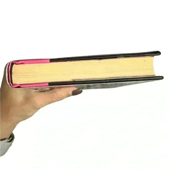 DOLLHOUSE Book by the Kardashians - Picture 4 of 5